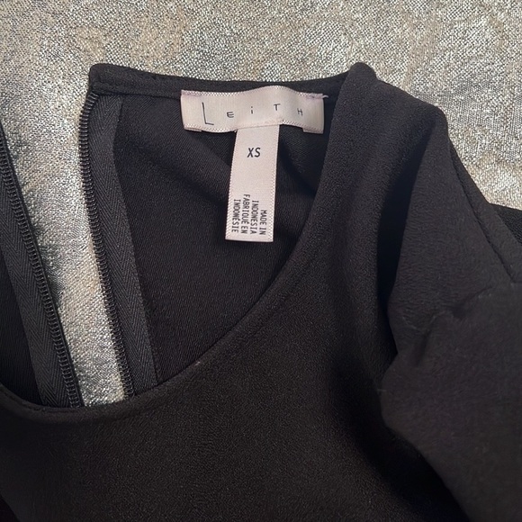 Leith Ruffle Sleeve Top Black XS NWT - Picture 6 of 9